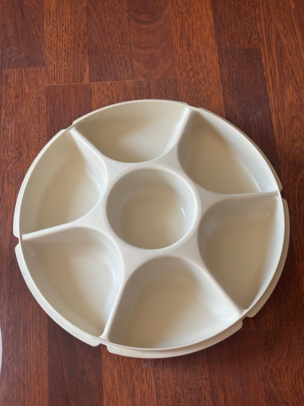 Round TUPPERWARE with lid, divided serving tray platter vintage